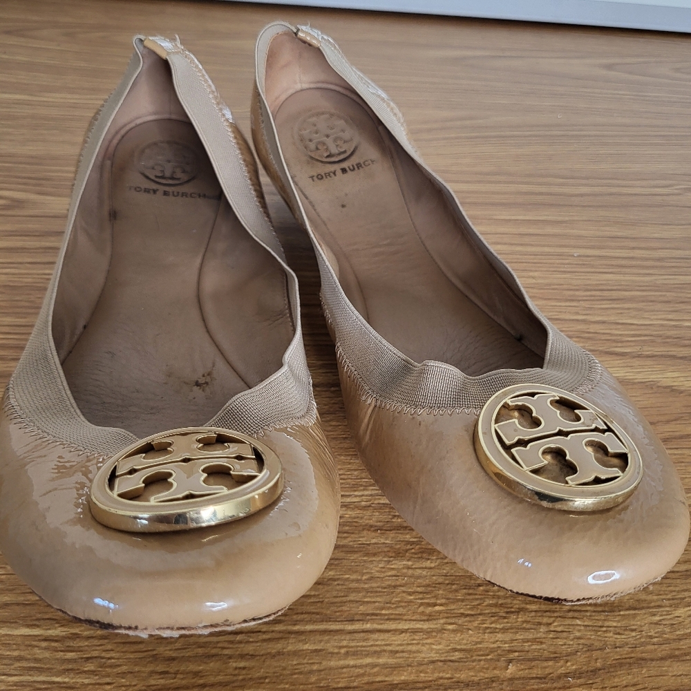 Tory Burch Beige Patent Leather Logo Ballet Flats Womens Size 11